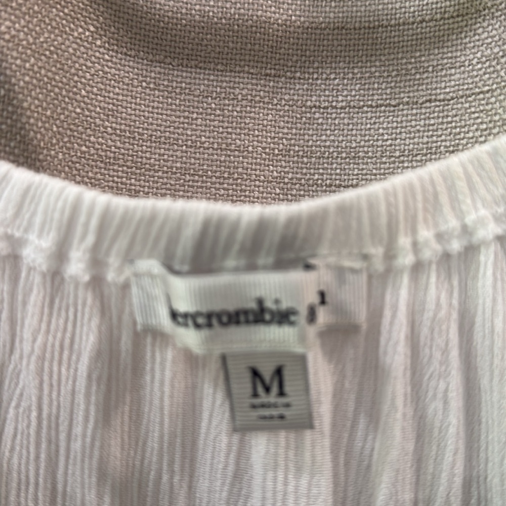 Abercrombie & Fitch off shoulder blue/white embroidered top women’s Size Medium - Picture 4 of 6